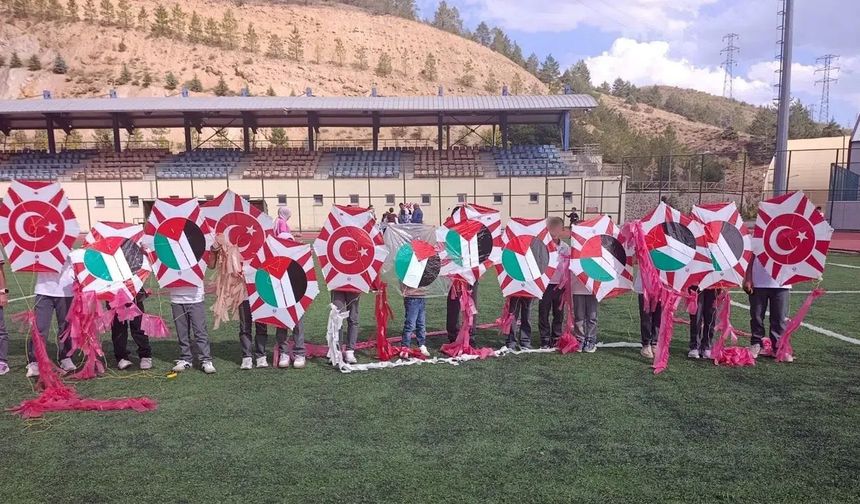 "Gökyüzü Çocuklara Kalsın": Gümüşhaneli Öğrencilerden Gazze'ye Umut Rüzgârı