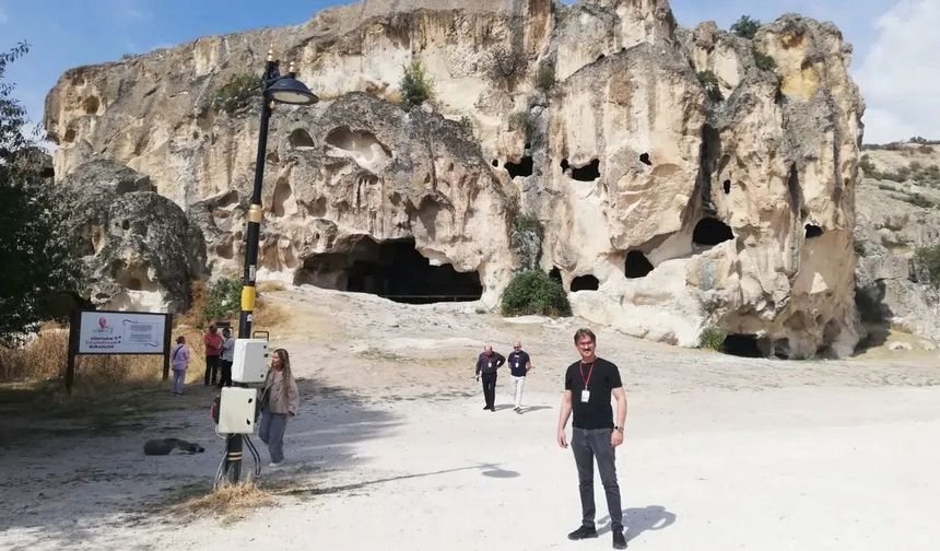 Ebuzer Yapar Afyonkarahisar’dan Seslendi: "Yerel Gazetecilik Şehir Değerlerini Aktarma Sorumluluğudur"