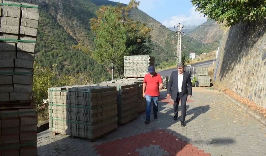 Torul'da Doğalgaz Sonrası Yol Hamlesi: Sokaklar Kilit Parke Taşlarıyla Donatılıyor