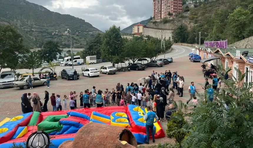 Gümüşhane Özkürtün’de Renkli Görüntüler: Çocuklar Gönüllerince Eğlendi