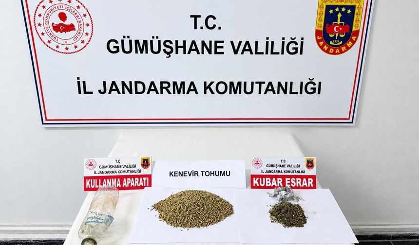 Gümüşhane İl Jandarma Komutanlığı Ekipleri Araçta Esrar Ve Kenevir Tohumu Ele Geçirdi