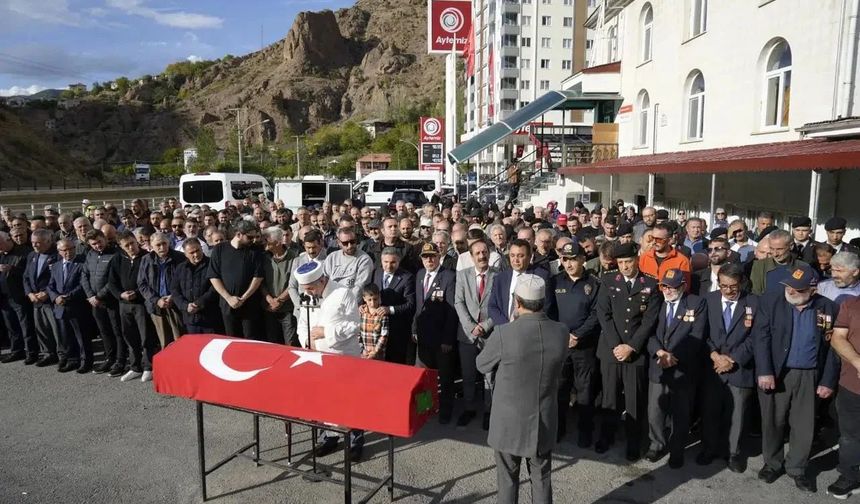 Tedavi Gördüğü Hastanede Hayatını Kaybeden Kıbrıs Gazisi Kullukçu Toprağa Verildi