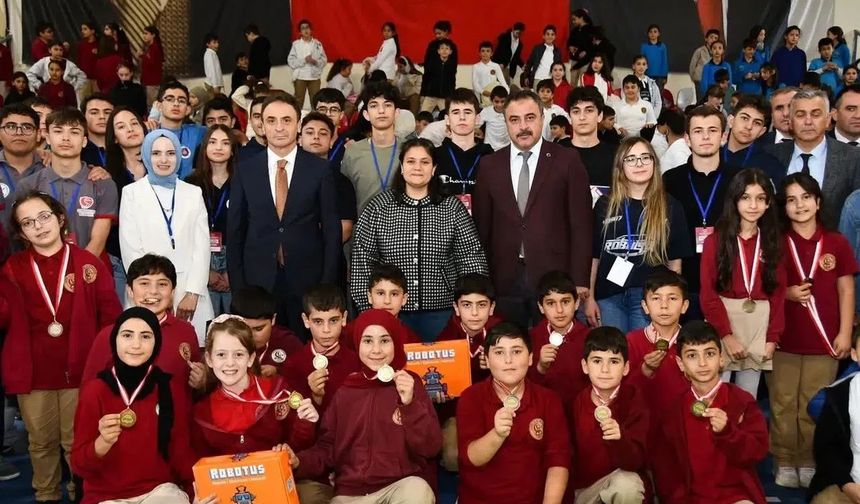 Şiran'da 200 Genç Robotik Kodlama ve Yapay Zekâ Projeleriyle Sahne Aldı