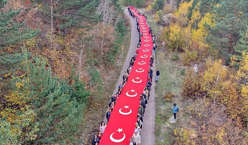 Cumhuriyet Bayramı’nın 103. Yılında Gümüşhane Yaylalarında Dev Bayrak Dalgalandı