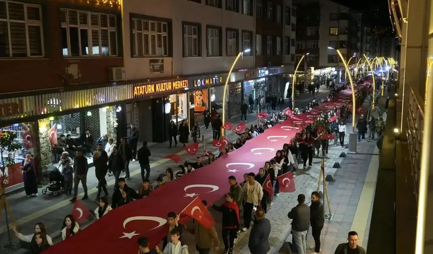 Gümüşhane’de 29 Ekim Cumhuriyet Bayramı Fener Alayı Kortej Yürüyüşü Düzenlendi